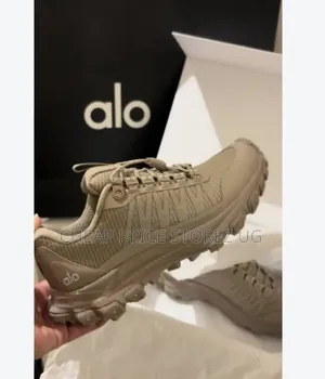 Alo Yoga Trail
Gravel Sneakers