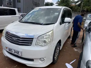 Toyota Noah 2011 White