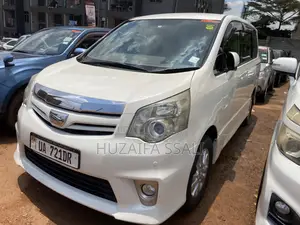 Toyota Noah 2014 White