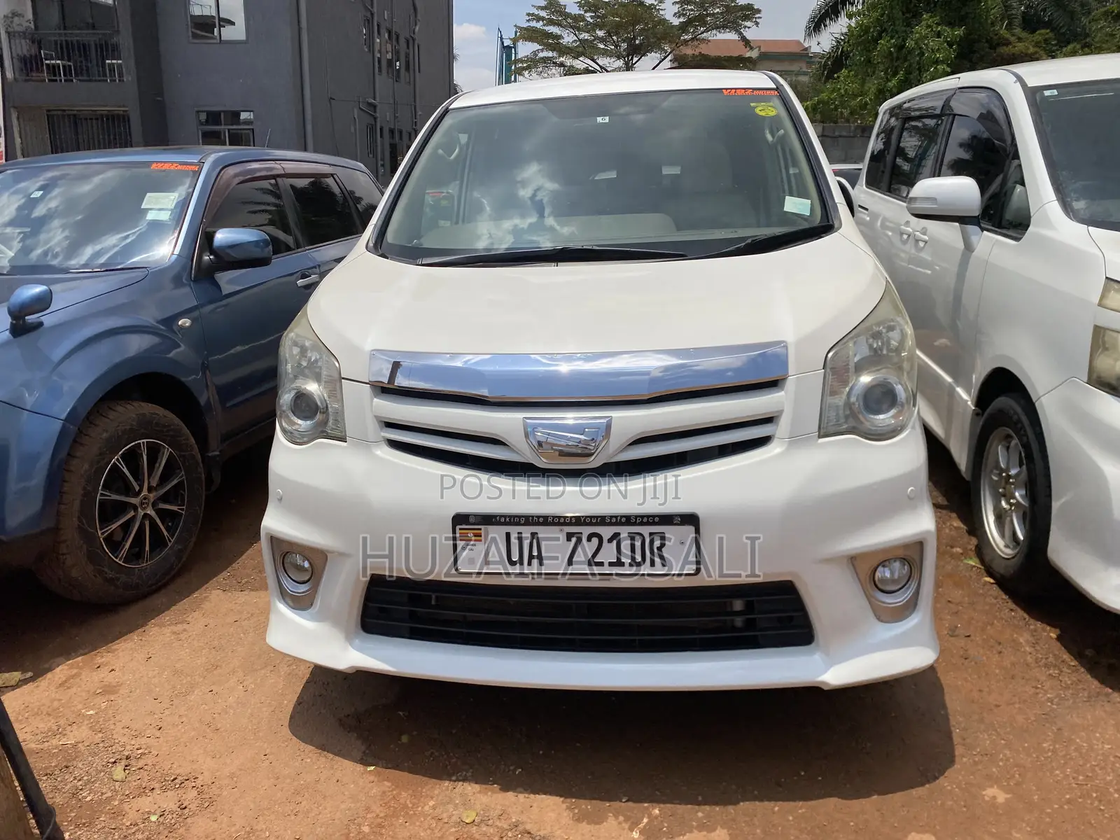Toyota Noah 2014 White