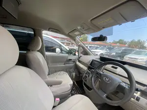 Toyota Noah 2014 White