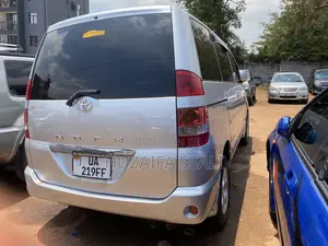 Toyota Noah 2007 Silver