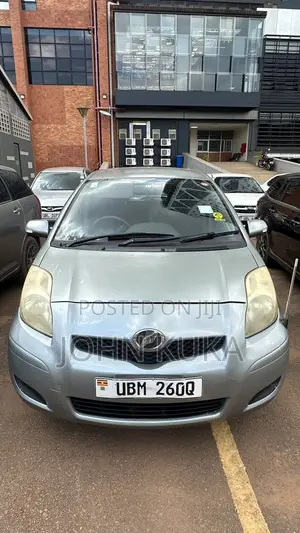 Toyota Vitz 2007 Silver