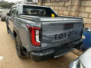 Toyota Hilux 2026 Gray