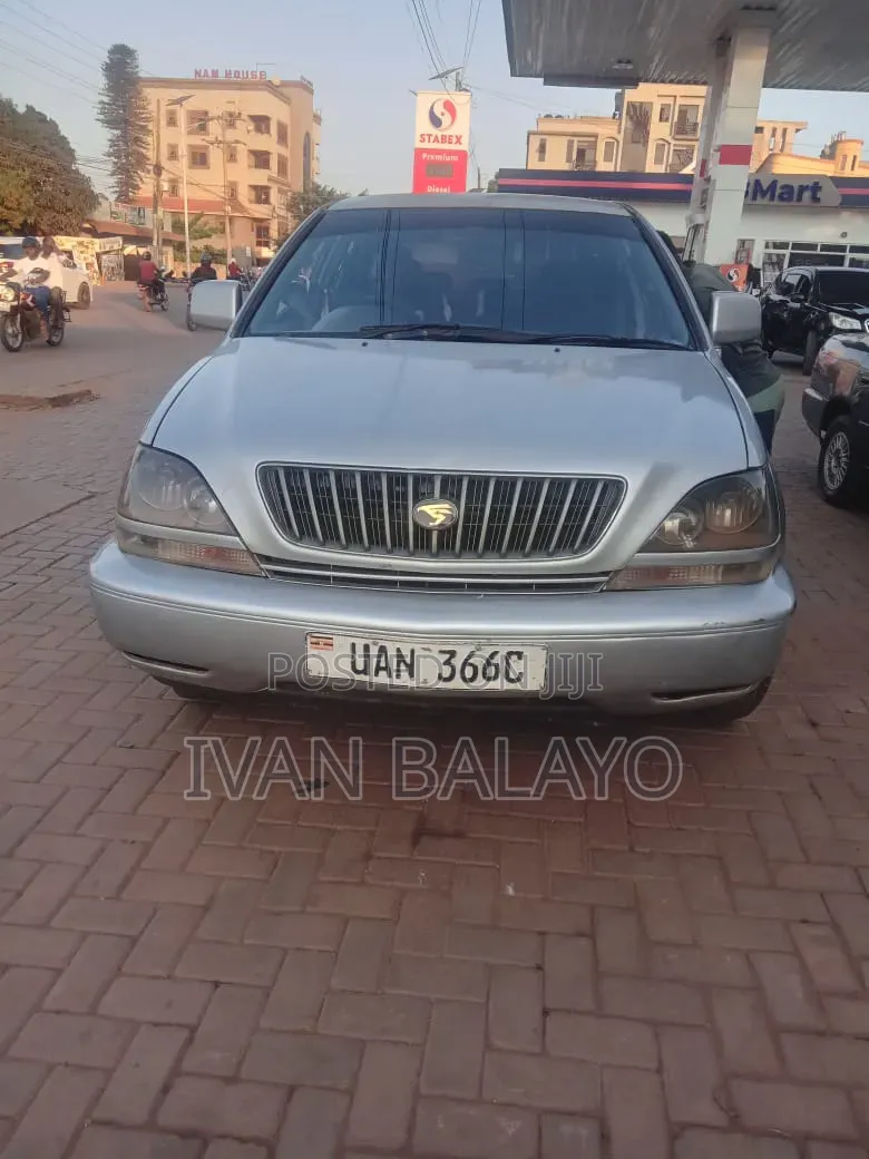 Toyota Harrier 2000 Gray