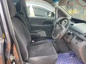 Toyota Noah 2.0 AWD (8 Seater) 2005 Black