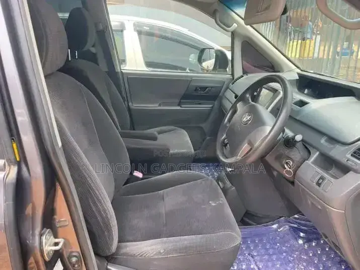 Toyota Noah 2.0 AWD (8 Seater) 2005 Black