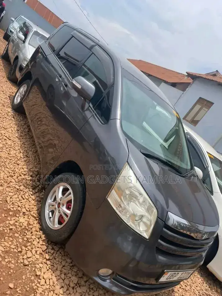 Toyota Noah 2.0 AWD (8 Seater) 2005 Black