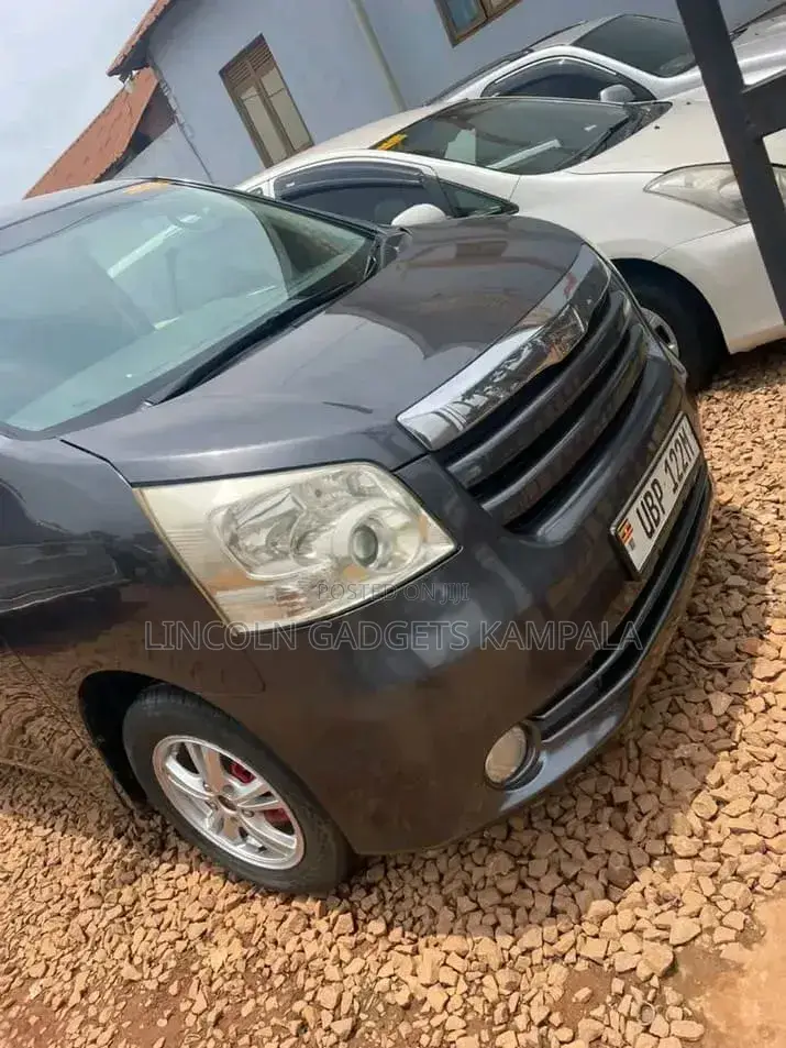 Toyota Noah 2.0 AWD (8 Seater) 2005 Black