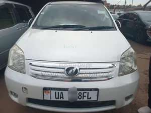 Toyota Raum 2011 White