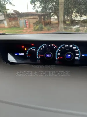 Toyota Noah 2.0 143hp FWD (7 Seater) 2011 White