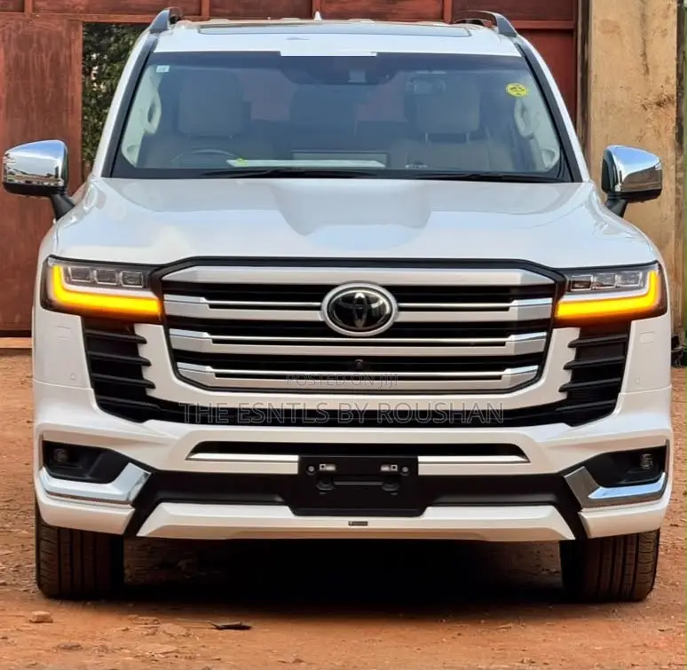New Toyota Land Cruiser LC300 2025 White