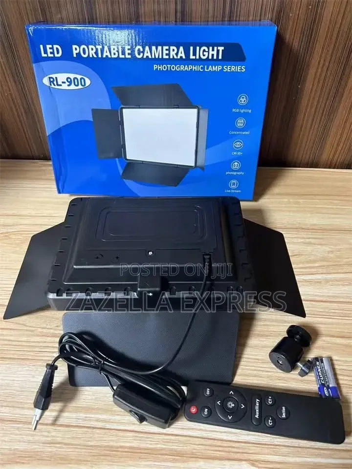 Pro Led 900 Professional Photo Video Led Kit With Battery and Bag