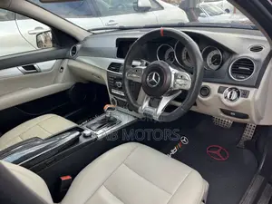 Mercedes-Benz C200 2010 Black