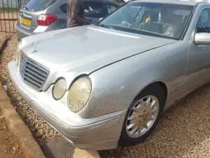 Mercedes-Benz 200E 2002 Silver