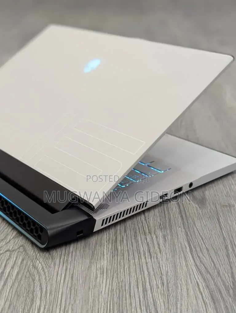 New Laptop Dell Allenware M15 R5 16GB Intel Core i7 SSD 1T