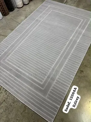 Modern Carpet in Mult Pleasant Colours (Medium Size )