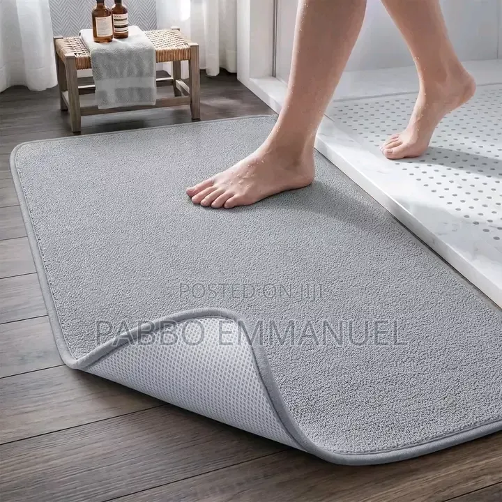 A 100% Super Absorbent Bath Mats