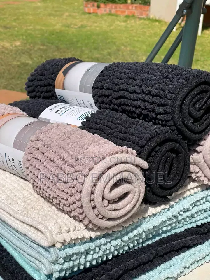 A 100% Super Absorbent Bath Mats