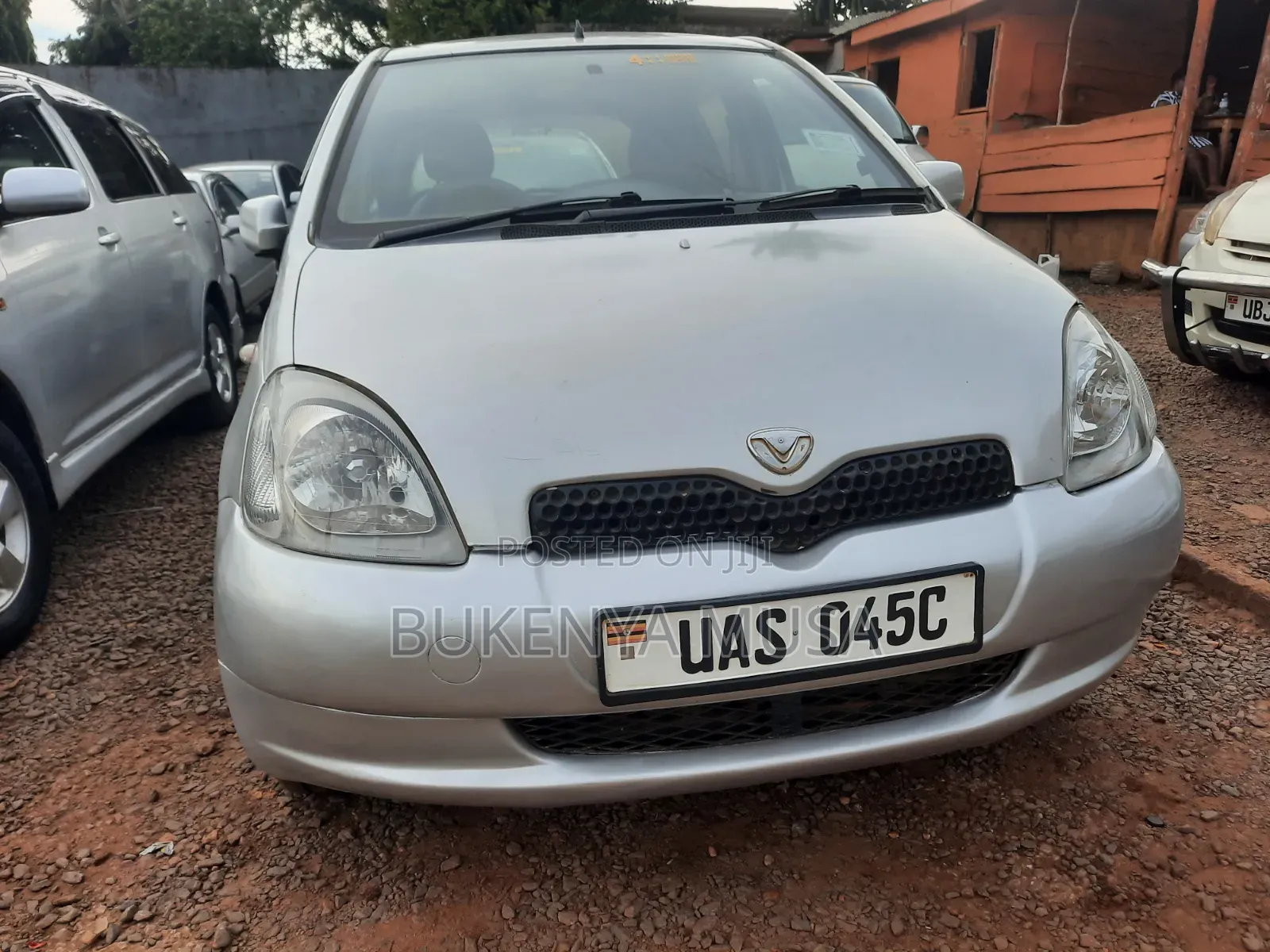 Toyota Vitz 2001 Silver