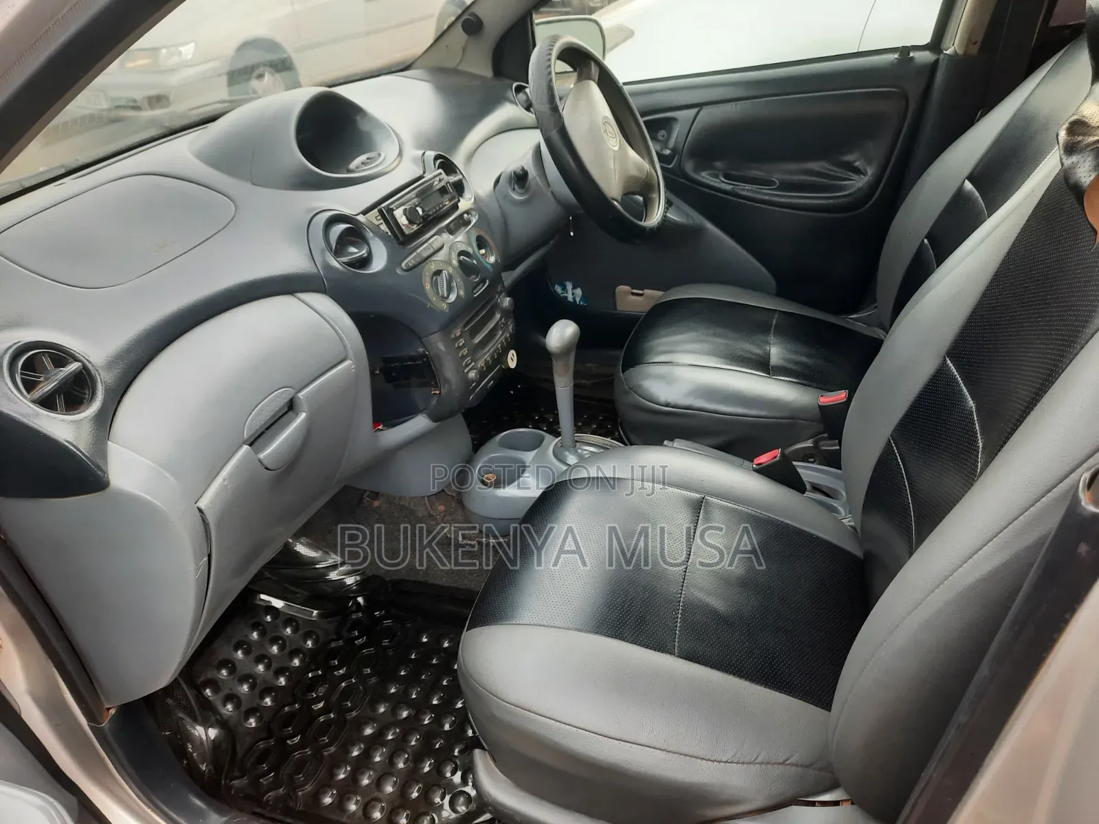 Toyota Vitz 2001 Silver