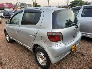 Toyota Vitz 2001 Silver