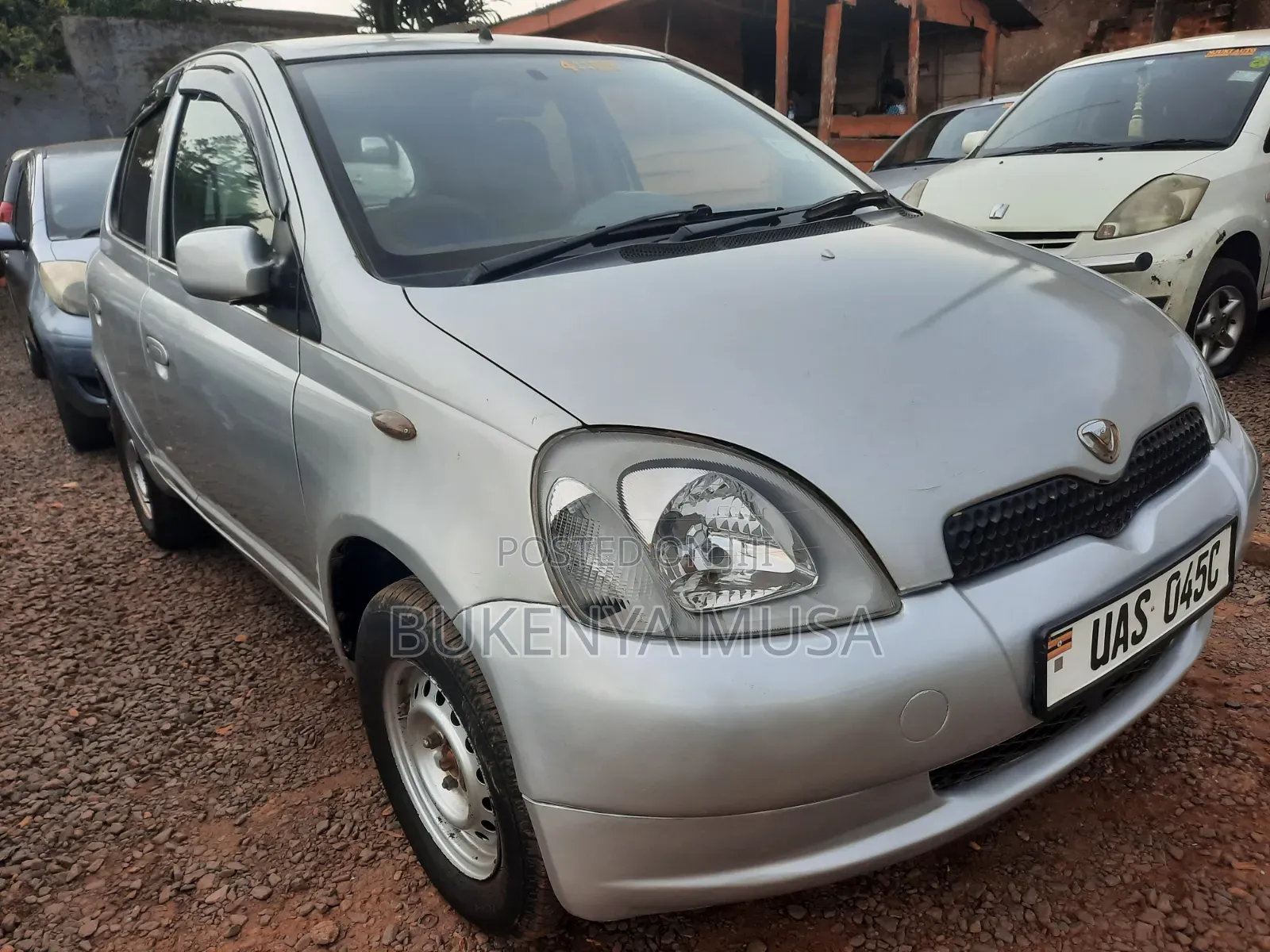 Toyota Vitz 2001 Silver