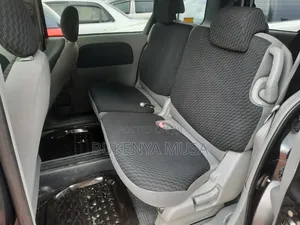 Toyota Sienta 2011 Silver