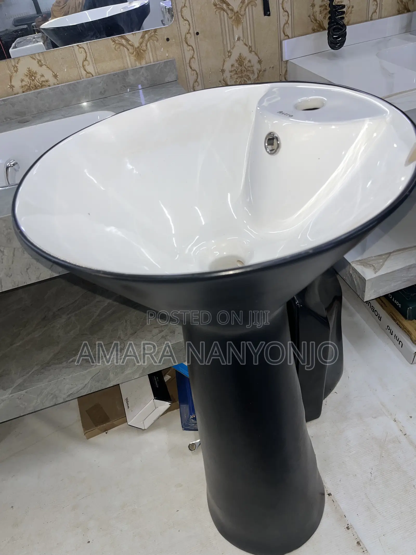 Pedestal Wash Basin.
