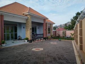 4bdrm Villa in Wakiso / Wakiso for sale