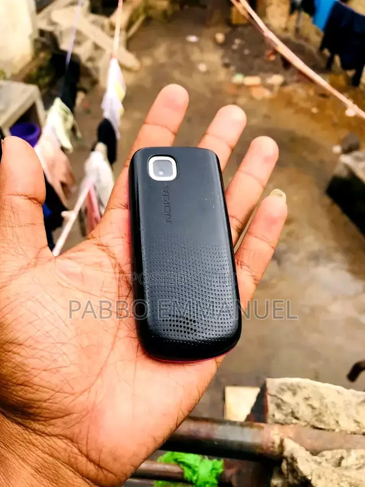 Nokia 2220 slide Red