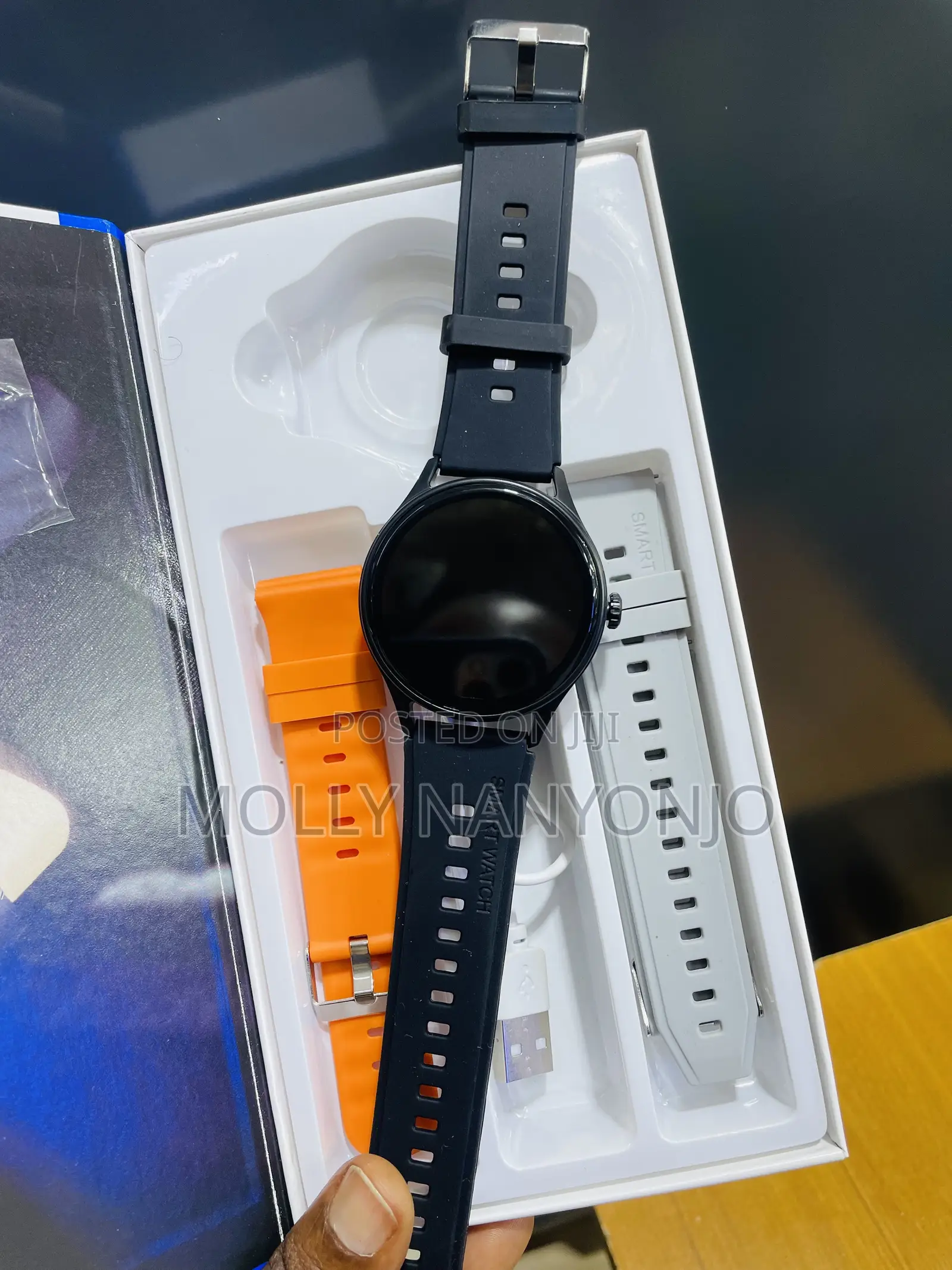 Round Smart Watches Its Connects to Your Phonr
