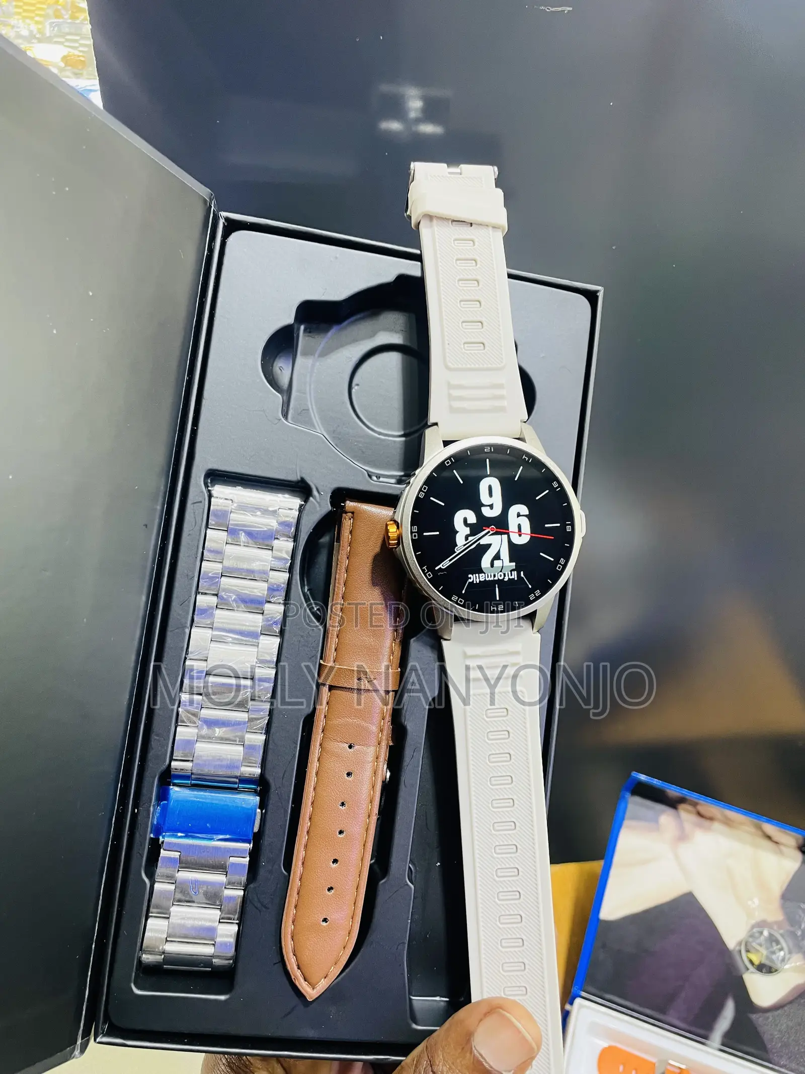 Round Smart Watches Its Connects to Your Phonr