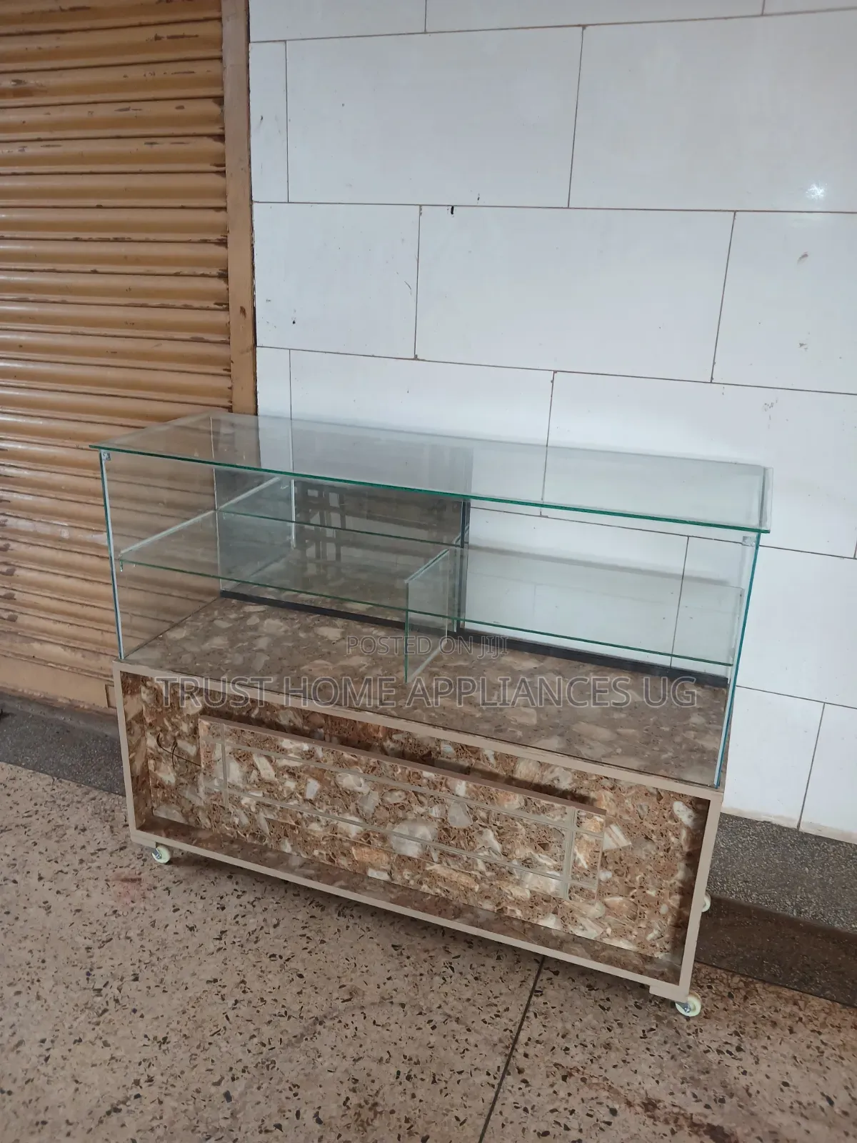 4 Feet Display Counter
