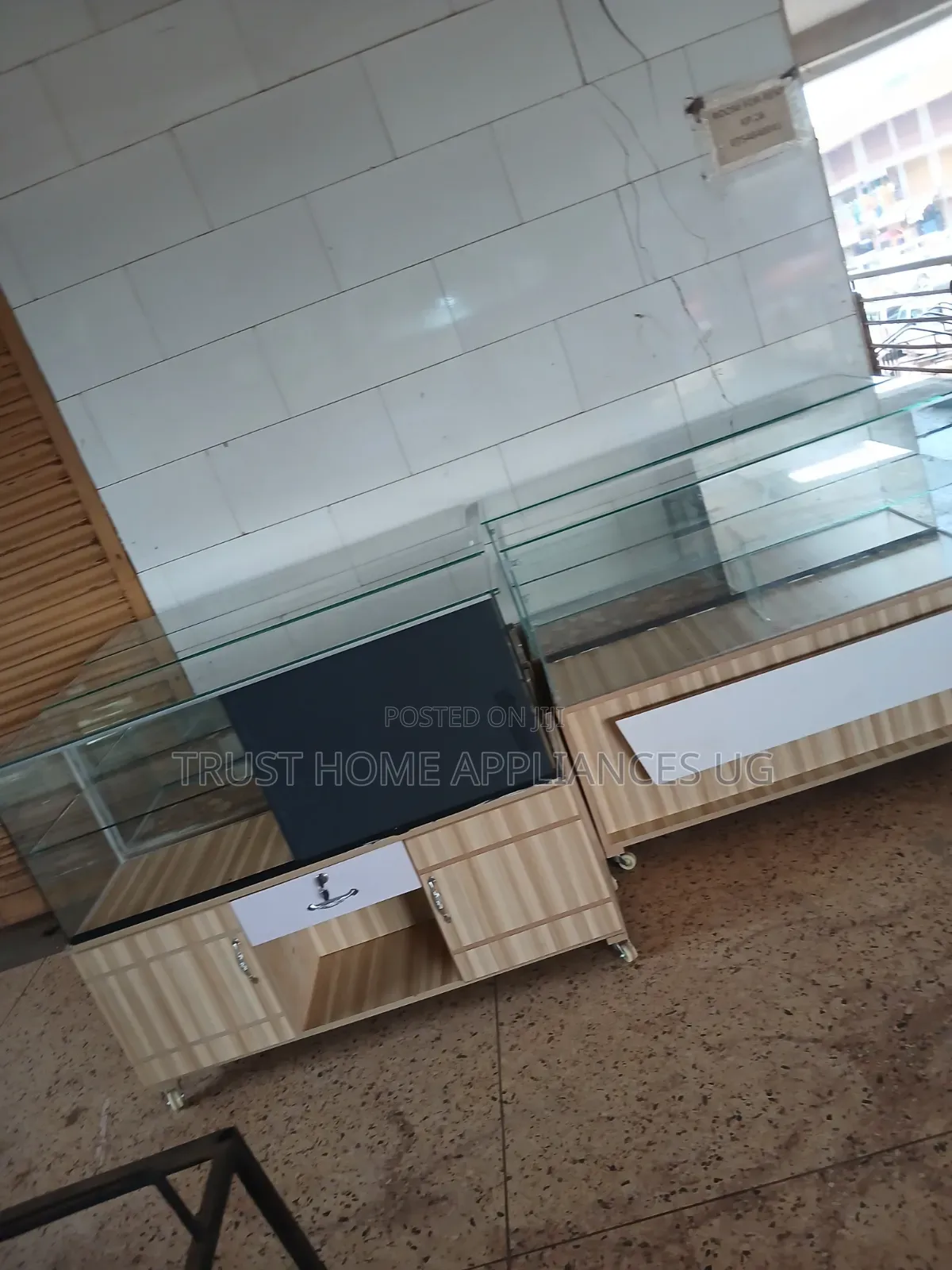 4 Feet Display Counter