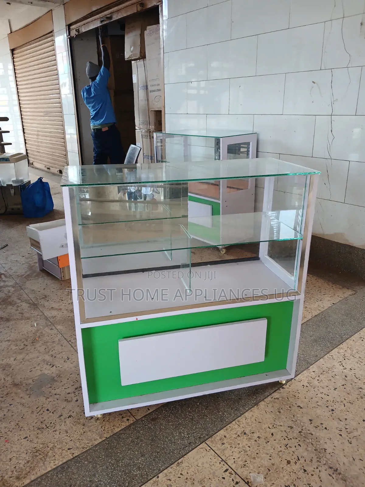 WHITE GREEN Display Counter 3 Ft
