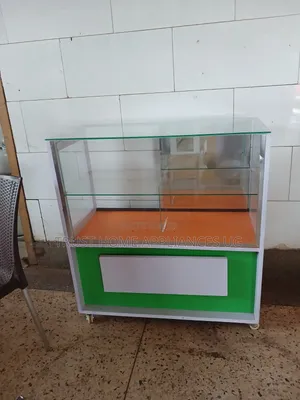 WHITE GREEN Display Counter 3 Ft