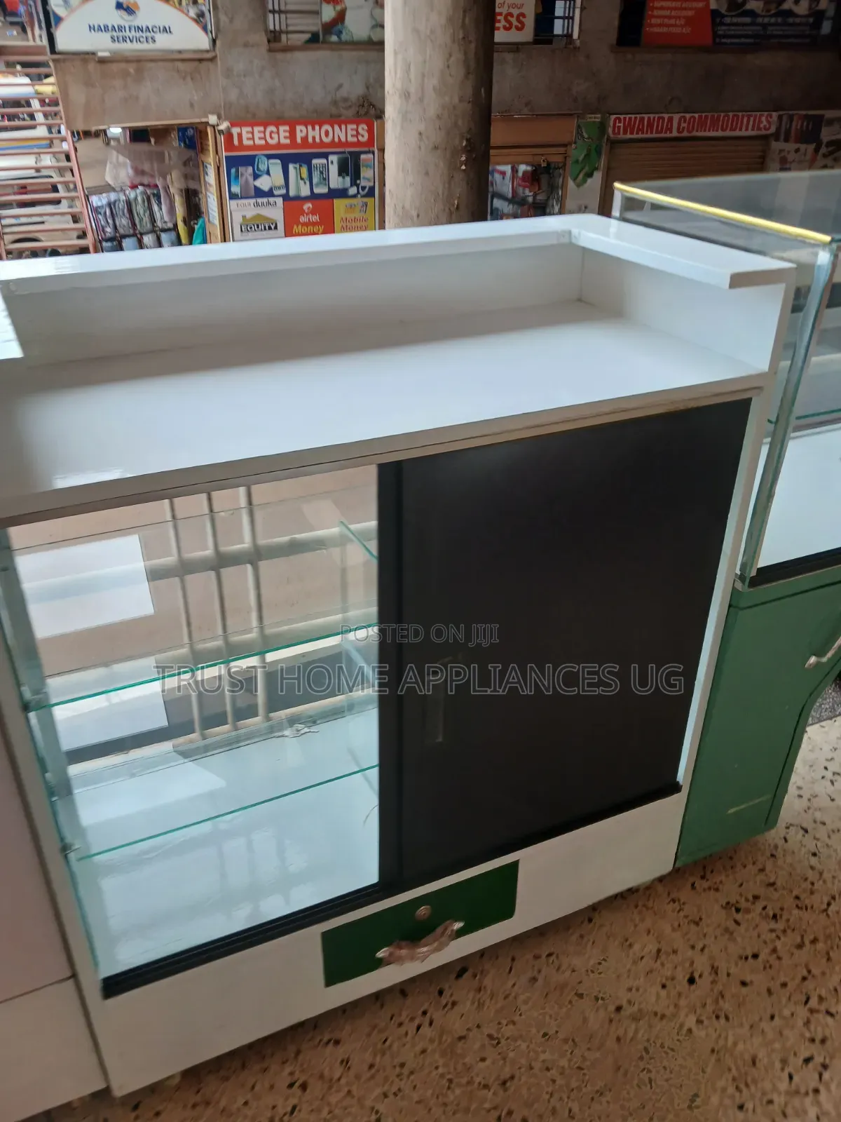Green White Reception Display Counter