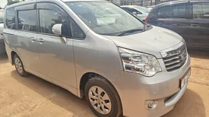 Toyota Noah 2013 Silver