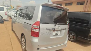 Toyota Noah 2013 Silver