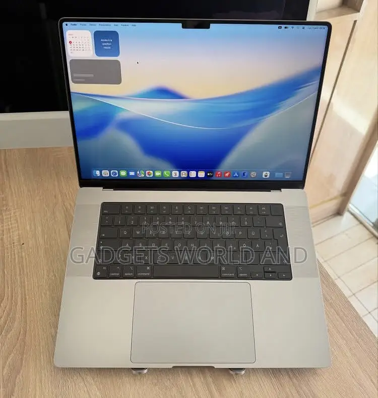 New Laptop Apple MacBook Pro 32GB Apple M1 Pro SSD 512GB