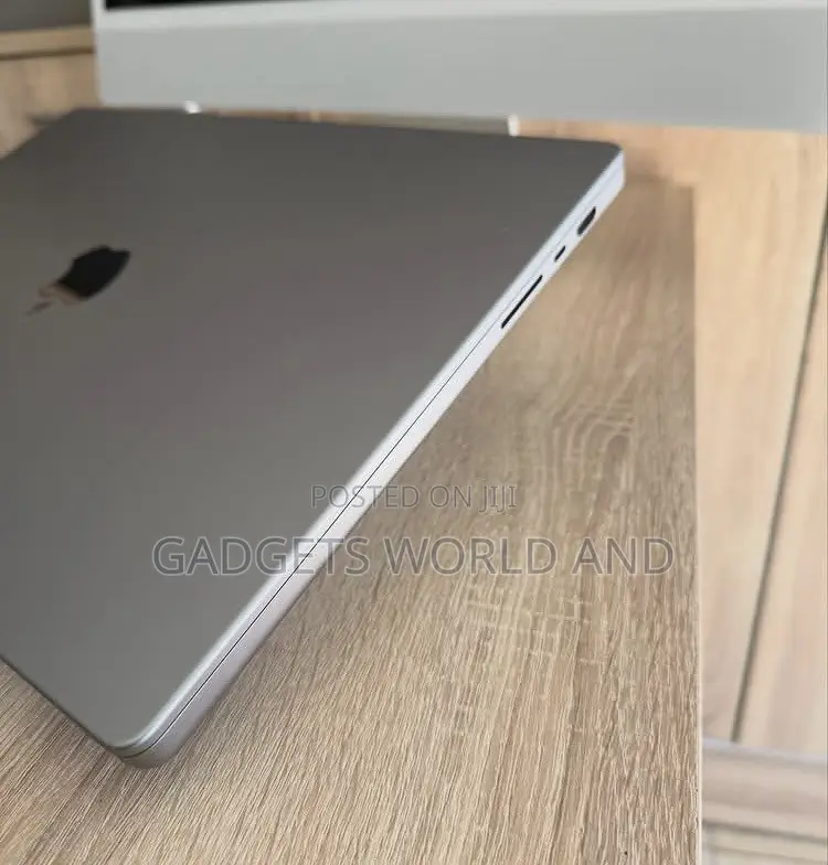 New Laptop Apple MacBook Pro 32GB Apple M1 Pro SSD 512GB
