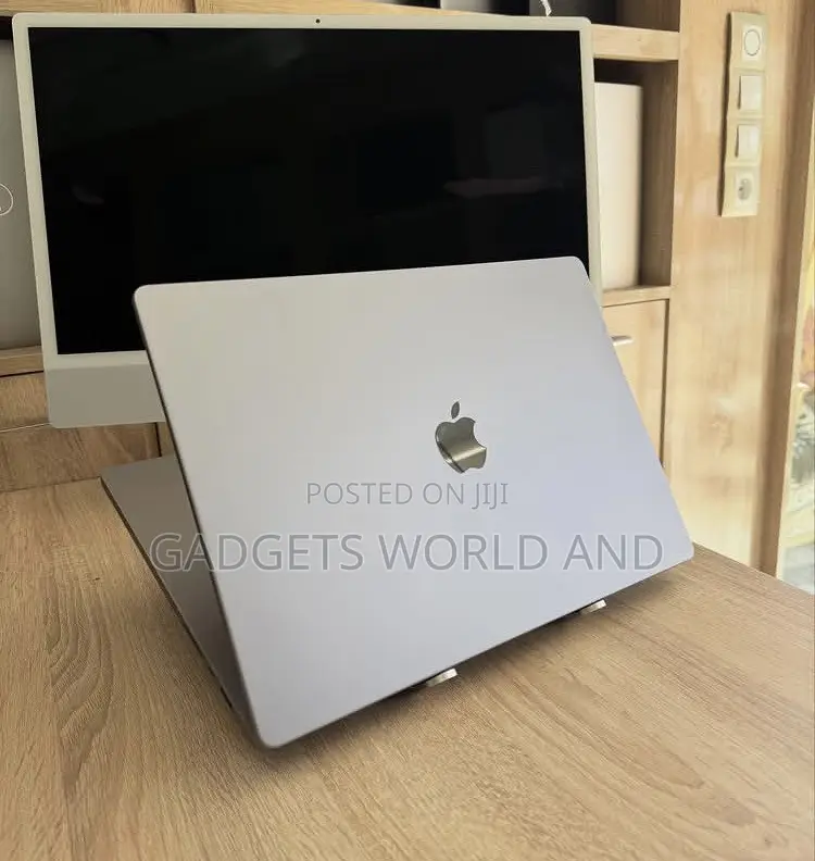 New Laptop Apple MacBook Pro 32GB Apple M1 Pro SSD 512GB