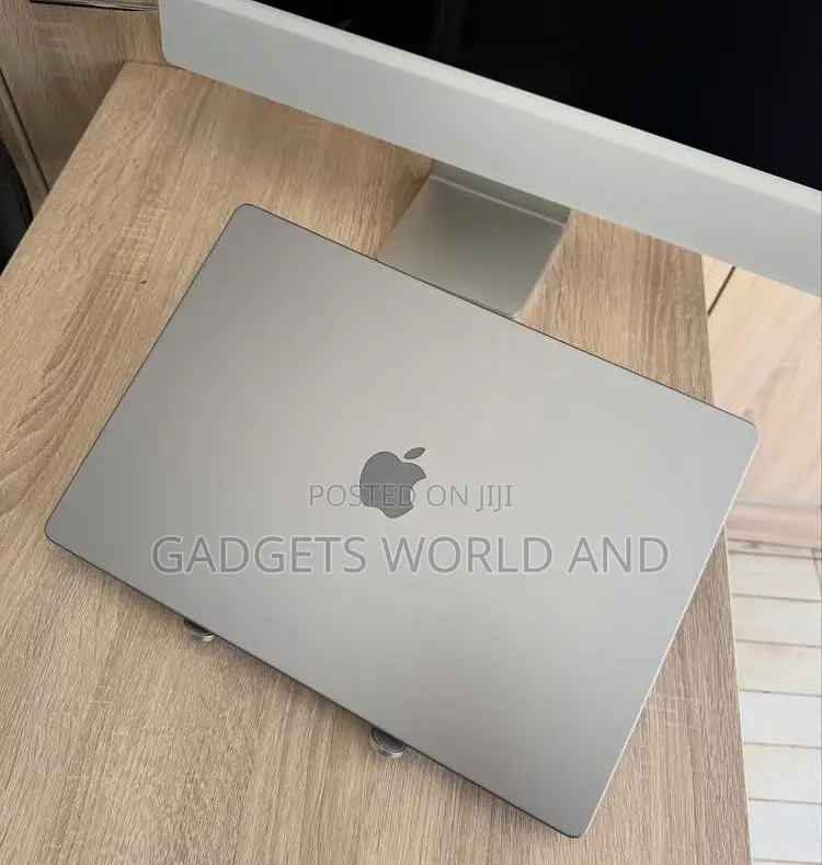 New Laptop Apple MacBook Pro 32GB Apple M1 Pro SSD 512GB