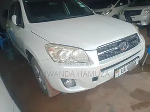 Toyota RAV4 2011 White