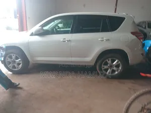 Toyota RAV4 2011 White