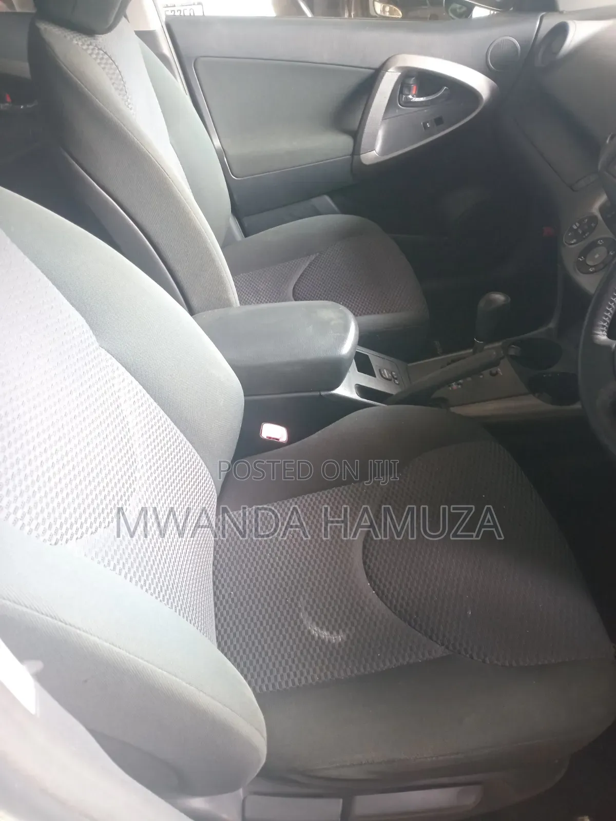 Toyota RAV4 2011 White