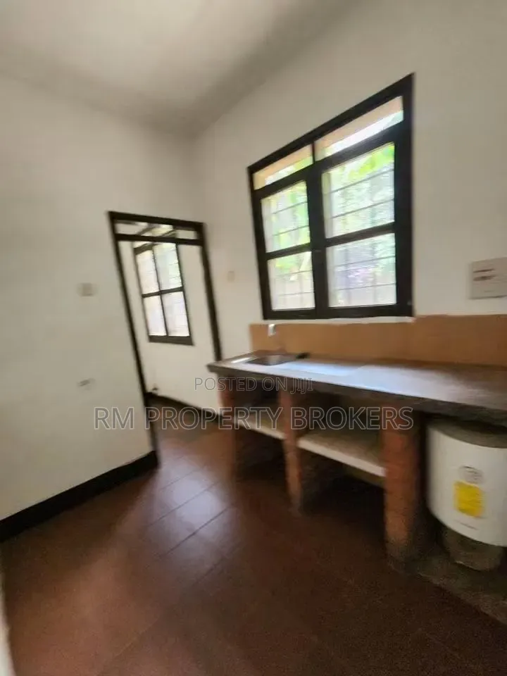 2bdrm Bungalow in Kansanga Kiwafu Rd, Central Division for rent