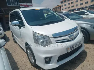 Toyota Noah 2010 White