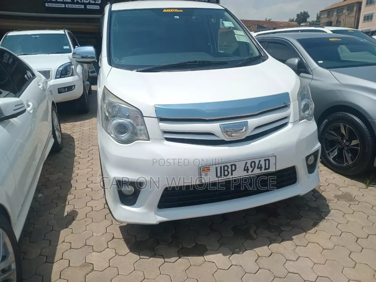 Toyota Noah 2010 White